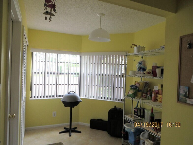 Building Photo - 5839 Parkwalk Cir W