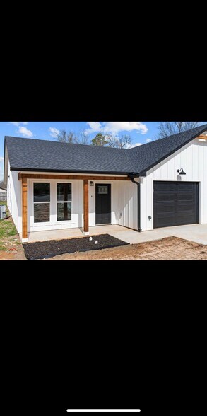 Building Photo - 3219 Stone Rd