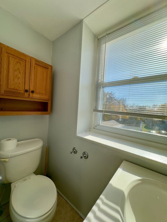 Building Photo - Charming 3 Bed/1.5Bath in Parkville, MD!