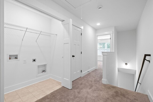 Building Photo - Luxury Townhome For Rent Near Billy Dunlop Park!