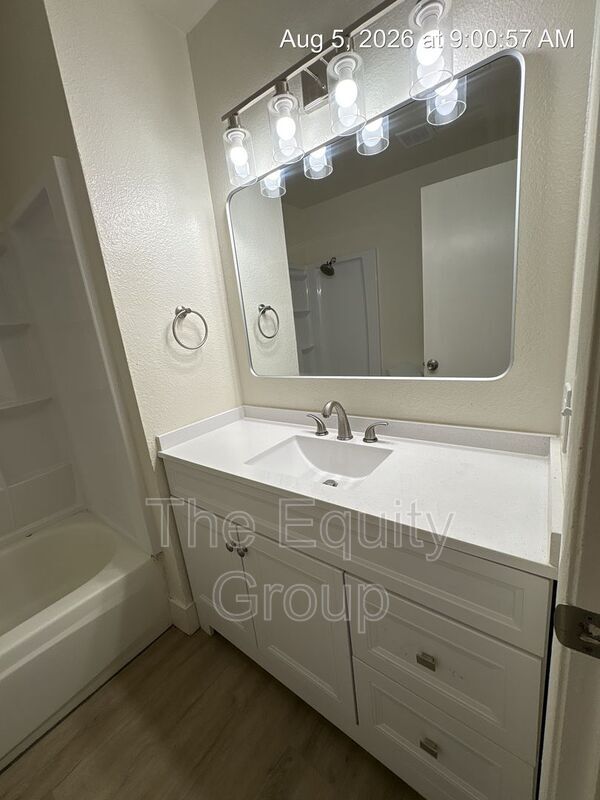 Building Photo - 2113 W Inyo Ave