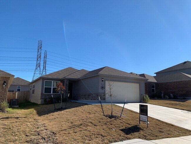 Building Photo - CUTE ONE STORY HOME FEATURING 3 BEDROOMS /...