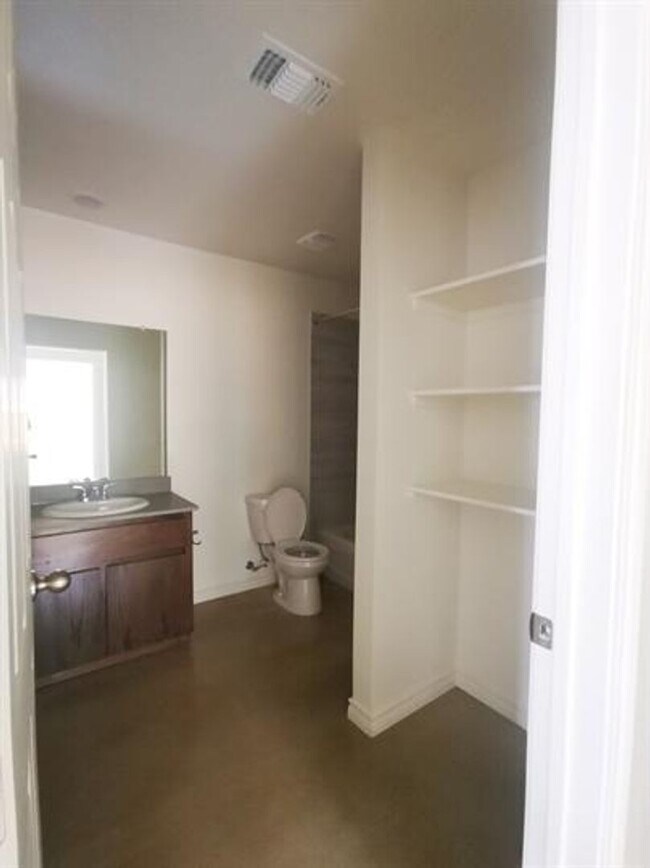 Building Photo - P2-2404 Alterman Drive Temple, TX 76504