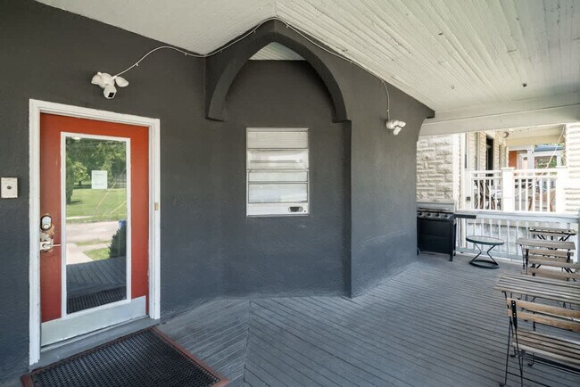 Building Photo - 605 Dennison Ave