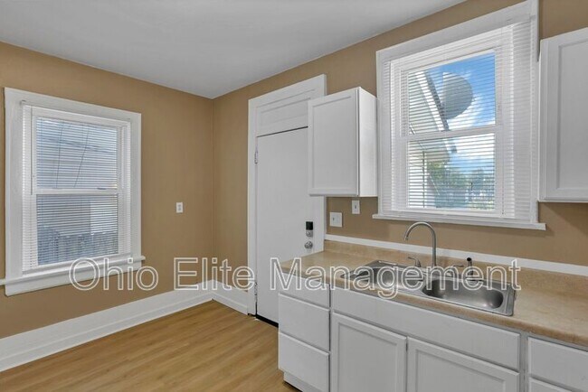 Building Photo - 2545 Sullivant Ave