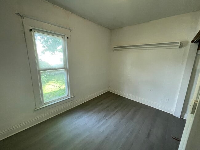 Building Photo - 513 Cunningham Ave