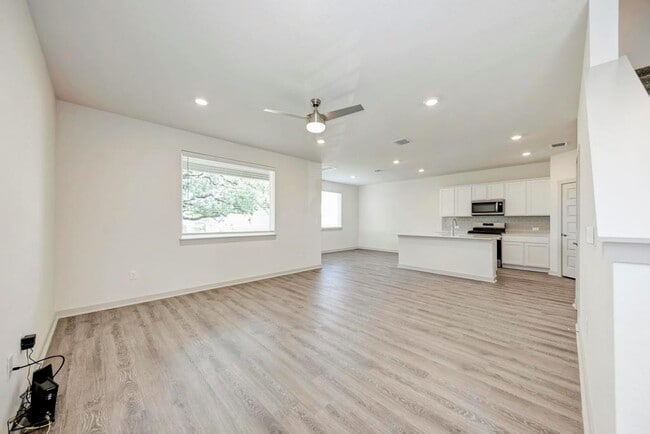 Building Photo - 2120 Ettalee Ct