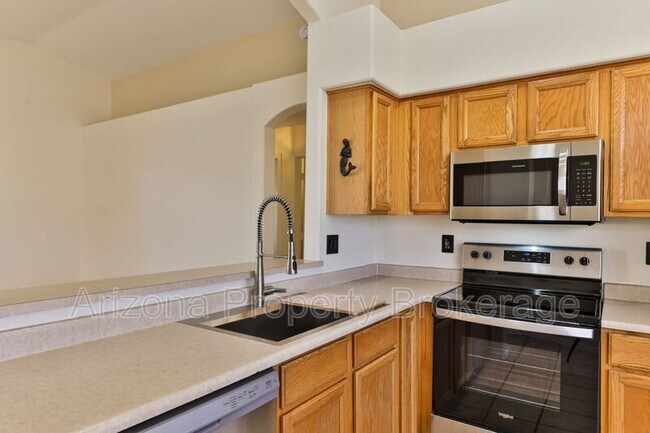 Building Photo - 1885 E Palomino Dr