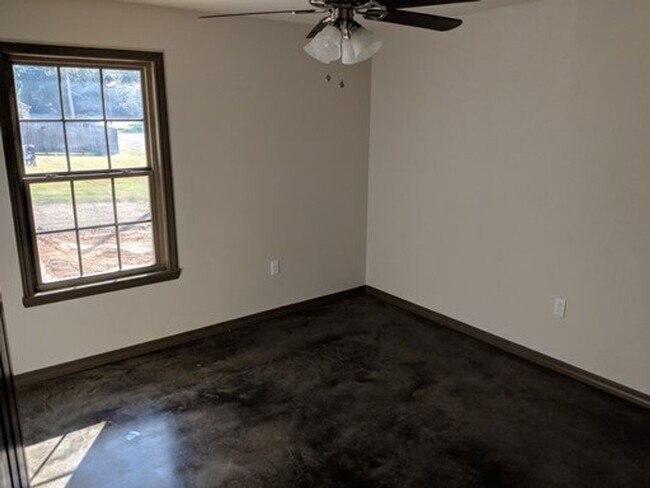 Building Photo - 38 W Center