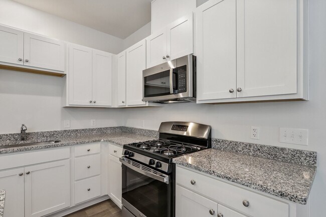 Building Photo - "Charming 4 Bed/2 Bath Home in Bluffton, S...