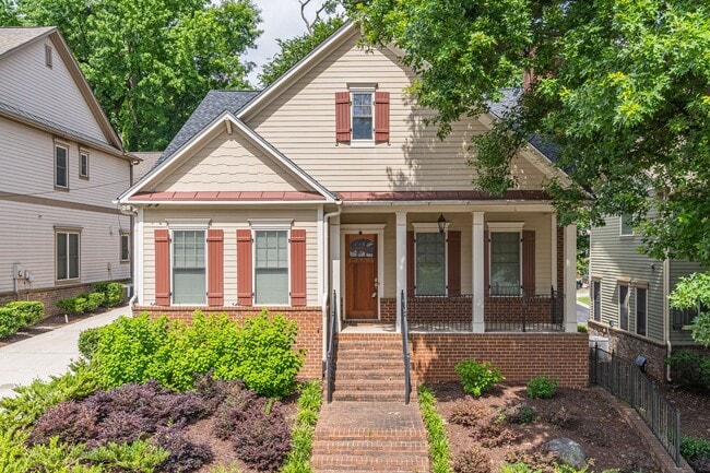 Building Photo - Stunning 4-bedroom, 3.5-bathroom home loca...
