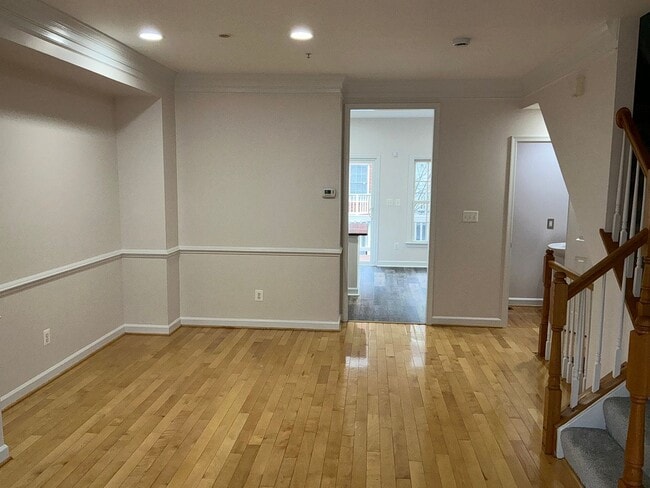 Building Photo - Beautiful 4BR 4.5BA 4 level townhome with ...