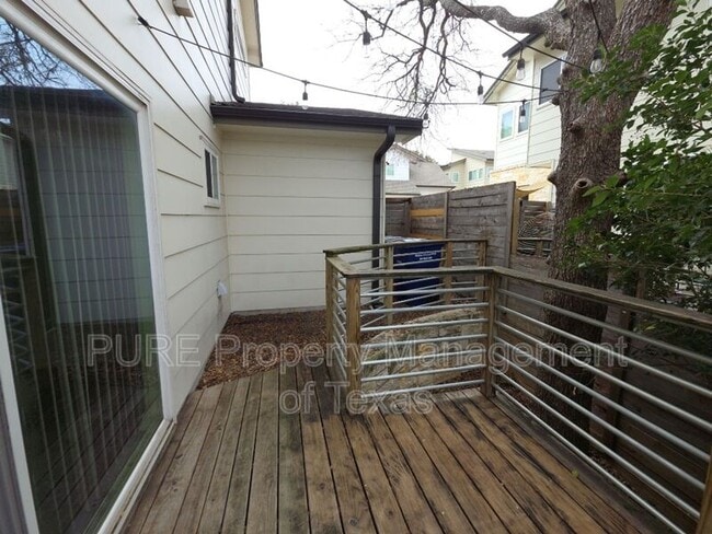 Building Photo - 6800 Menchaca Rd