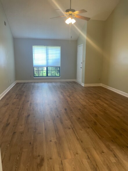 Building Photo - 1931 Stuart Ave