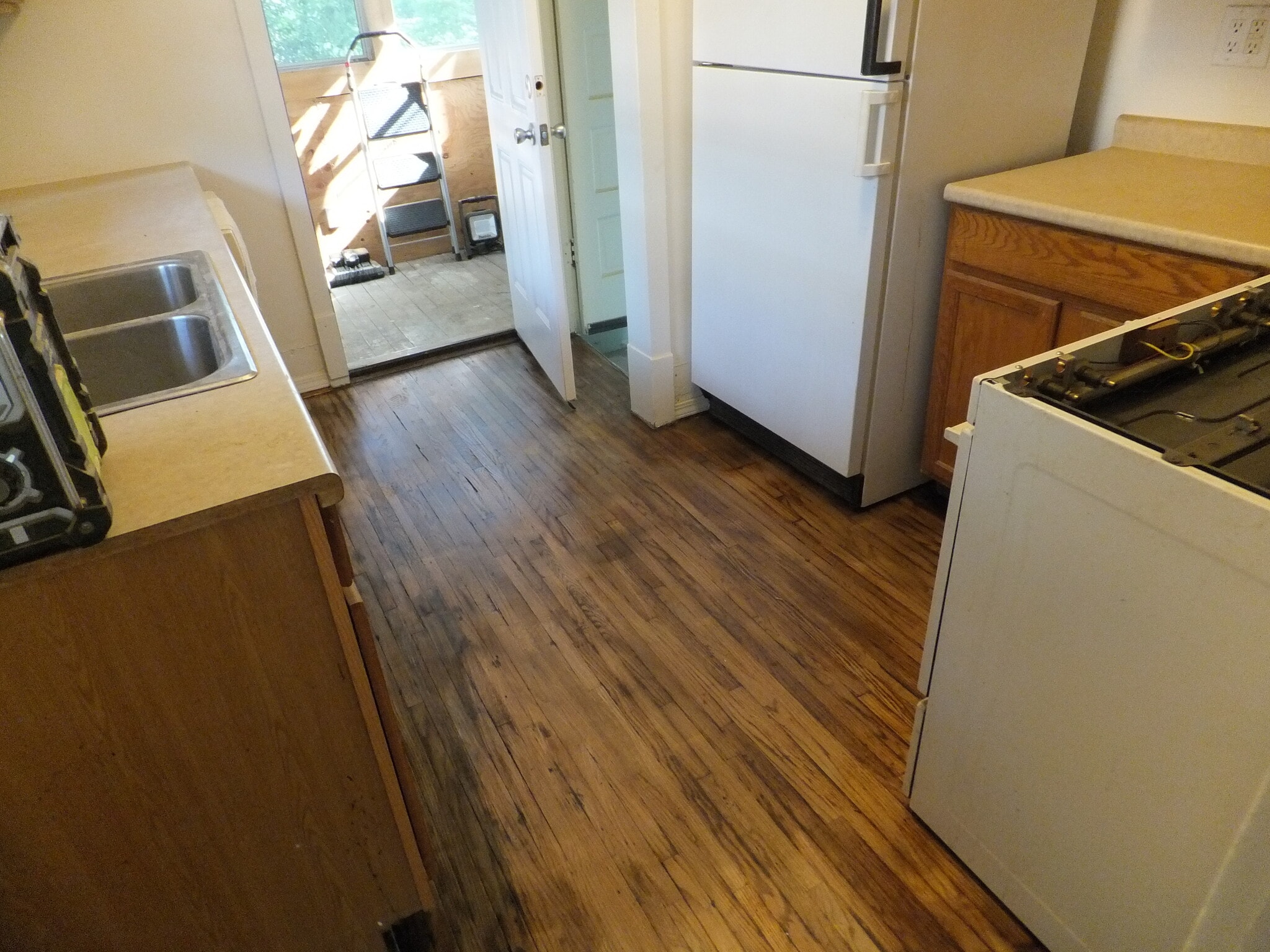 Kitchen - 1505 Bouchelle Ave