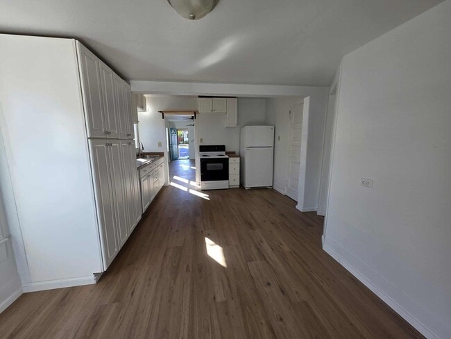 Building Photo - 310 Fir St