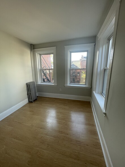 Building Photo - 164 Kelton St