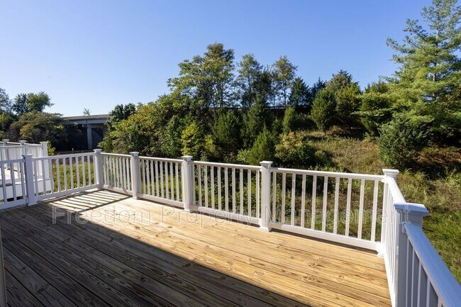 Building Photo - 9882 Hopkins Lp