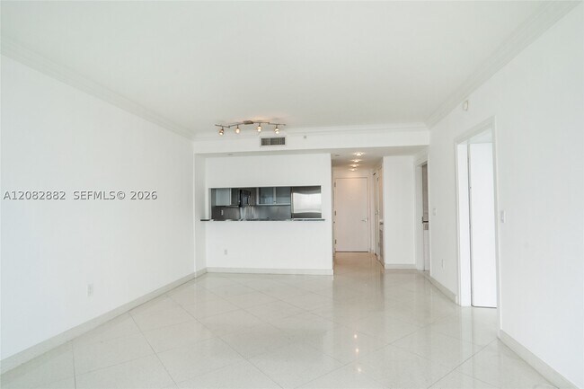 Building Photo - 540 West Dr