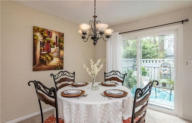 Building Photo - Remodeled Townhome!