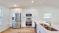Building Photo - 450 Aquatic Dr