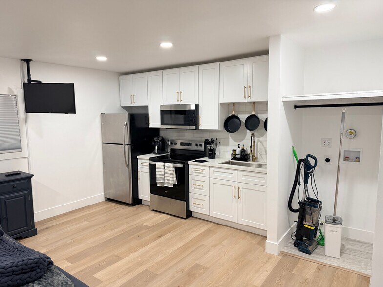 Building Photo - 2941 Adriatic Ave