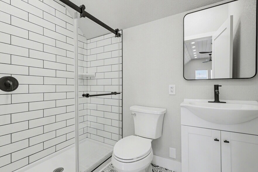 Building Photo - 1003 W Colorado Ave