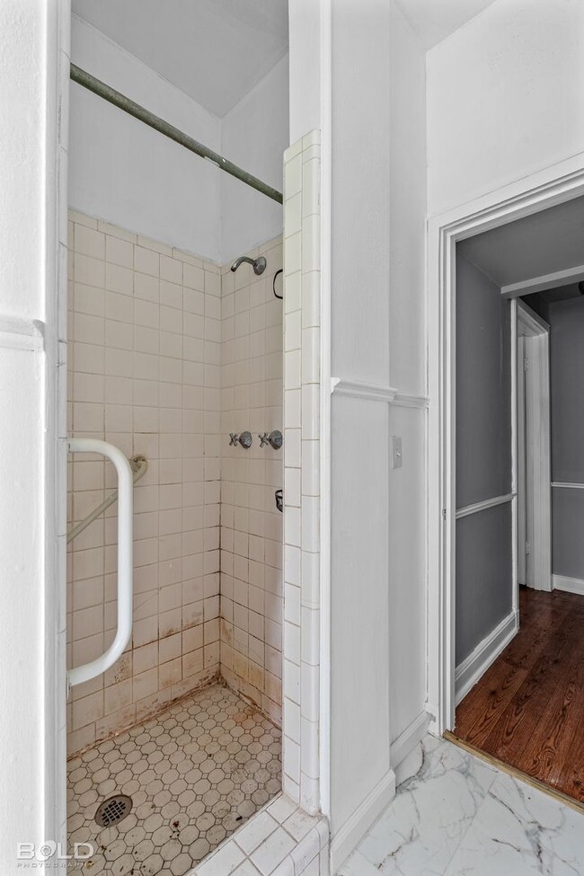 Building Photo - 217 Boulevard Pl