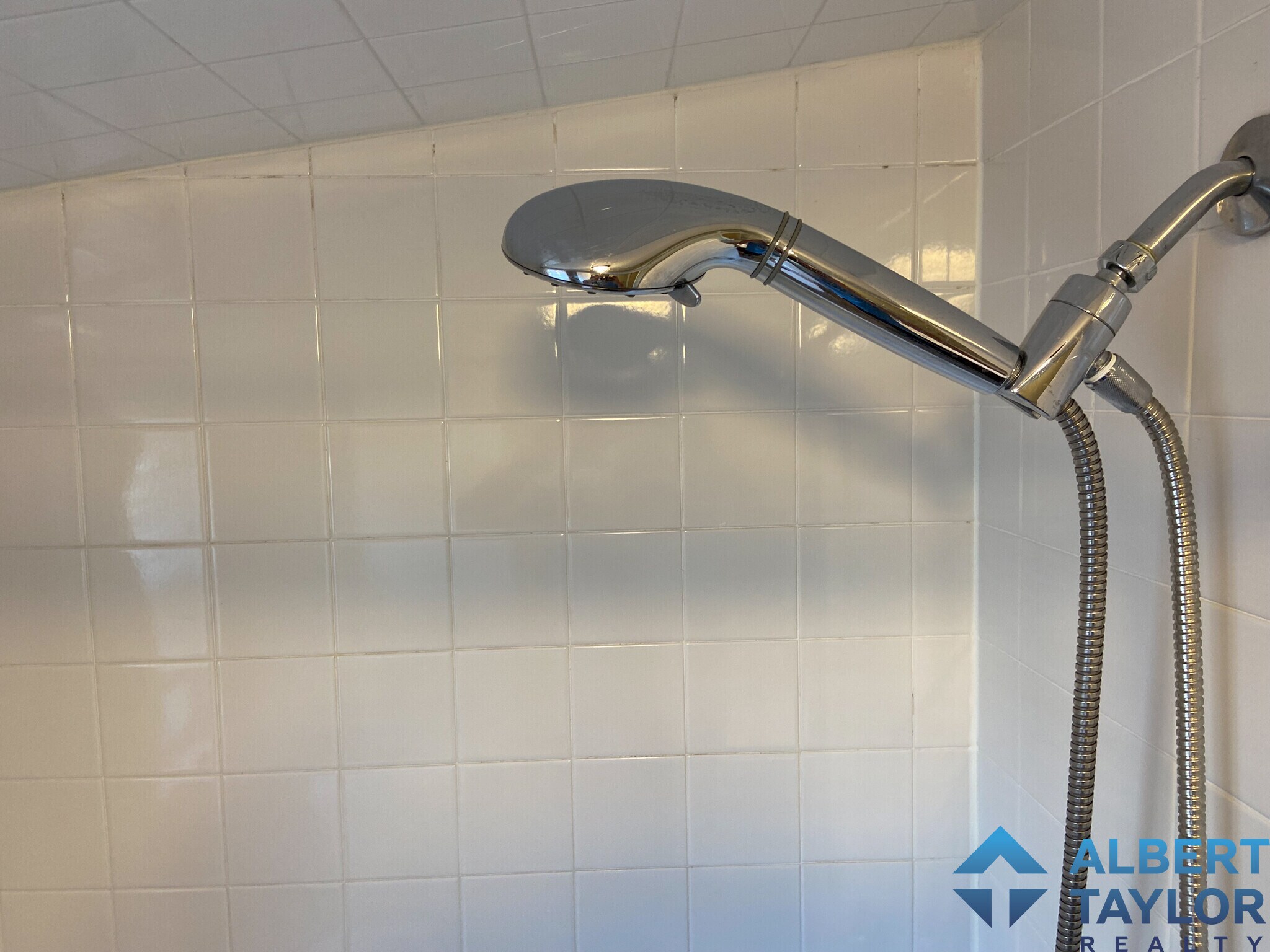 Building Photo - 8 Sunset St