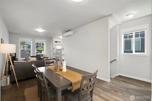 Building Photo - Modern 2-Bed, 2.5-Bath in Prime Location -...