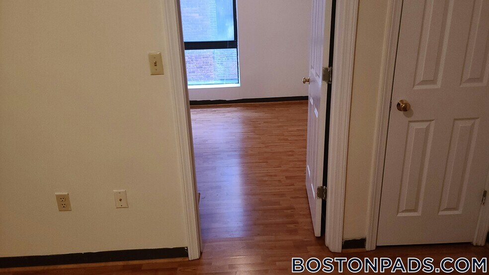 Building Photo - 81 Essex St