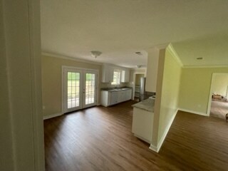 Building Photo - Small Drive