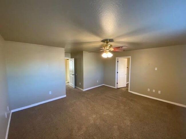 Building Photo - 3 Bedroom, 2.5 Bathroom Twin Home in Gemini Meadows