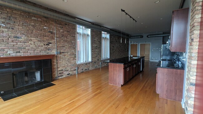 Building Photo - 1738 W Belmont Ave
