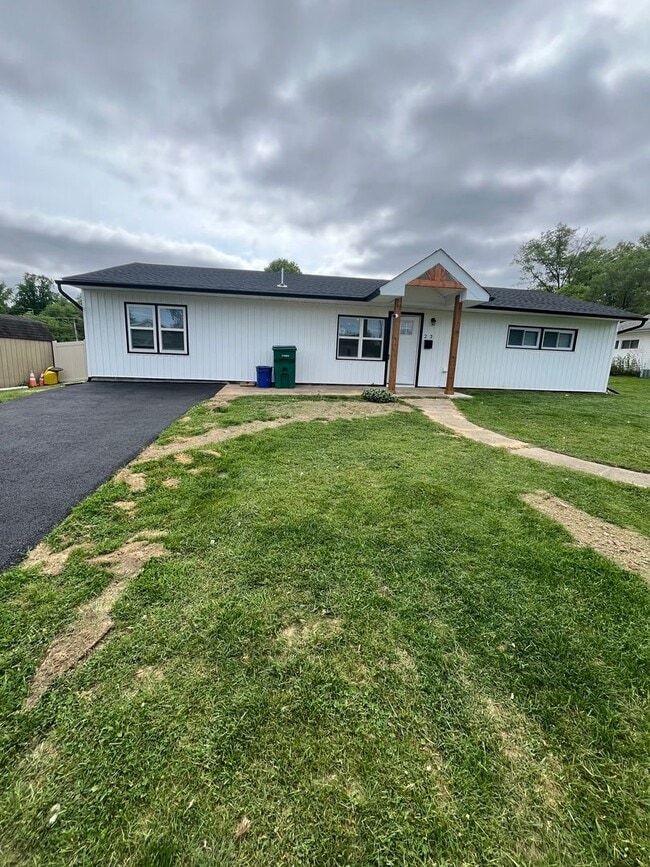 Building Photo - Beautiful brand new 4 bed 2 bath for Rent single home with yard in Levittown