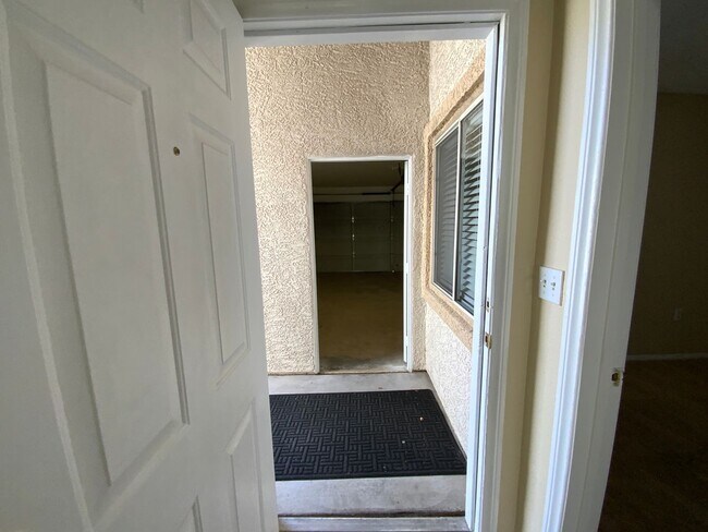 Building Photo - 855 N Stephanie St