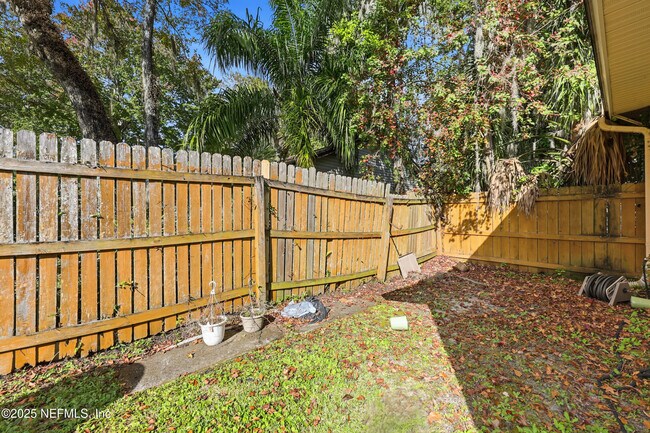 Building Photo - 760 Plainfield Ave