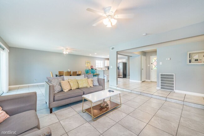 Building Photo - 3 br, 2 bath House - 3000 Kings Way