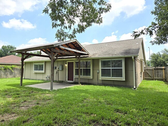 Building Photo - 24015 Farm Hill Dr