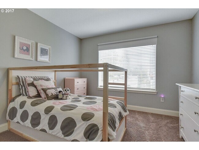 Building Photo - Bright and Open Floor Plan with Fireplace, Attached Garage & Vaulted Ceilings