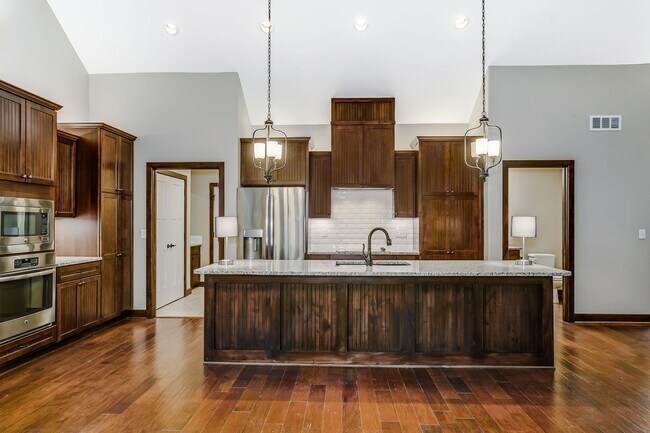 Building Photo - Tallgrass Villas