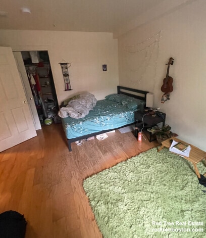 Building Photo - 34 Raymond St