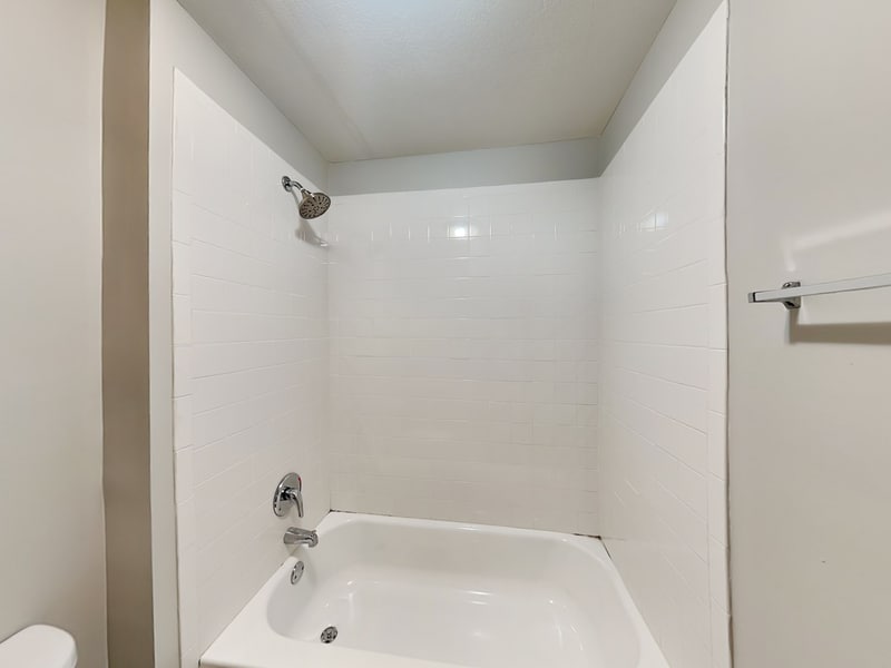 Building Photo - 1020 Camelot Dr