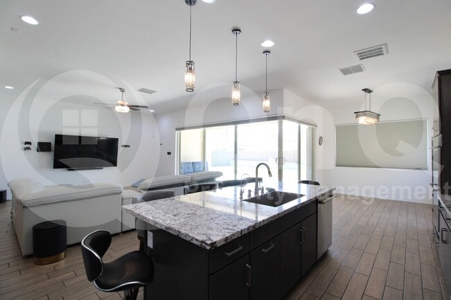Building Photo - 8523 W Palo Verde Dr