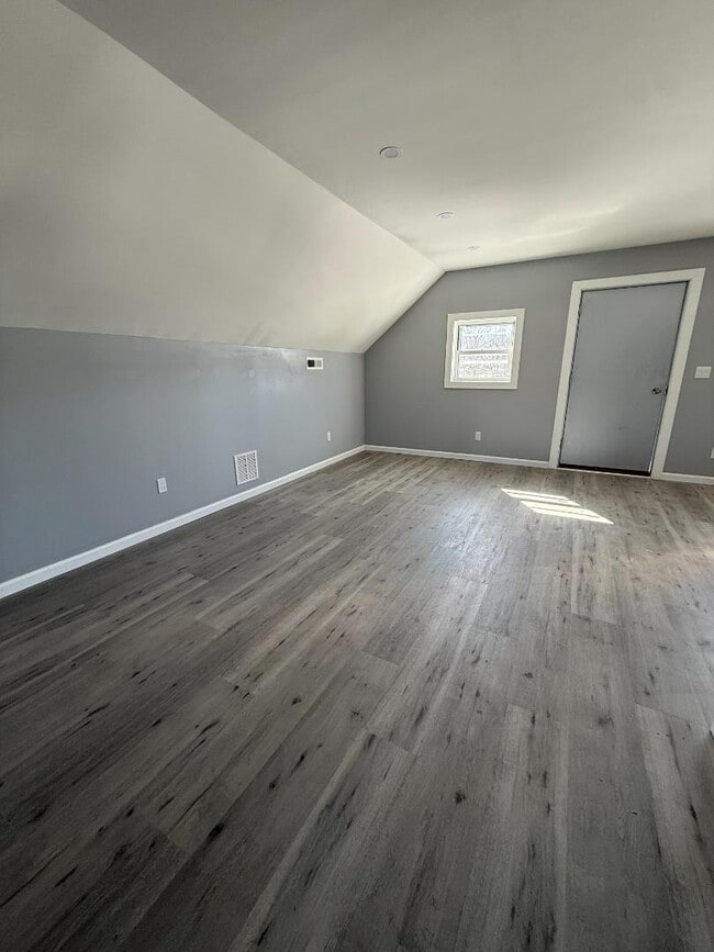 Building Photo - 1637 South Ave