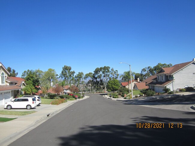 Building Photo - LAKE HILLS BEAUTY IN LA SIERRA