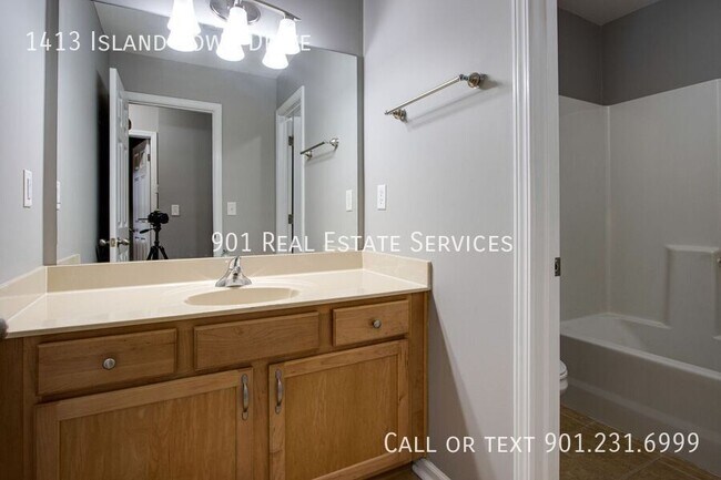 Building Photo - 1413 Island Town Dr