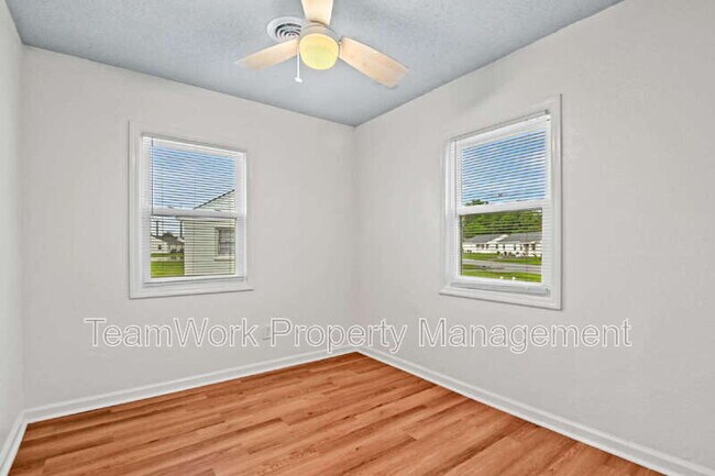 Building Photo - 3042 Terry Dr