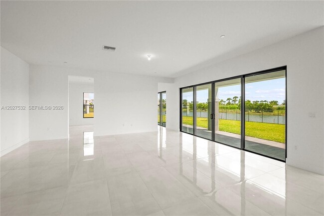 Building Photo - 12865 Wingspan Ct