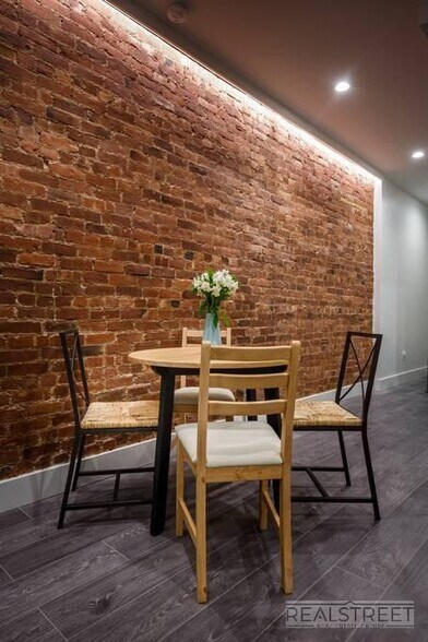 Building Photo - Stunning NEW 2 BED in Cobble Hill!